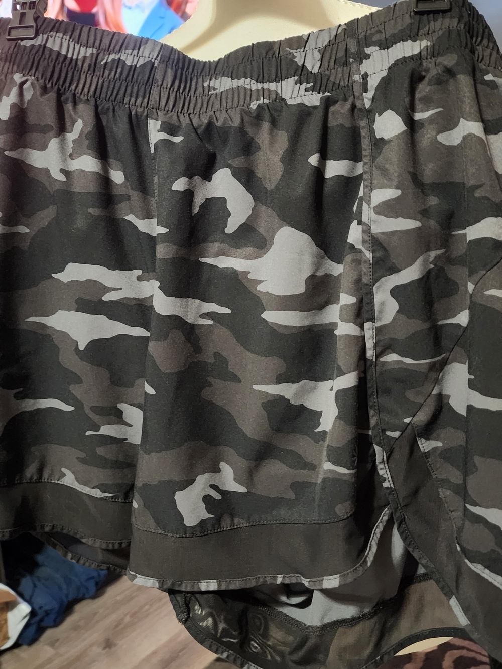 Athleta Women's Black & Gray Camo Athletic Shorts Sz 1X